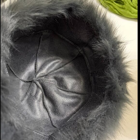 Women’s Elegant Gray Faux Fur Winter Hat - Picture 6 of 8